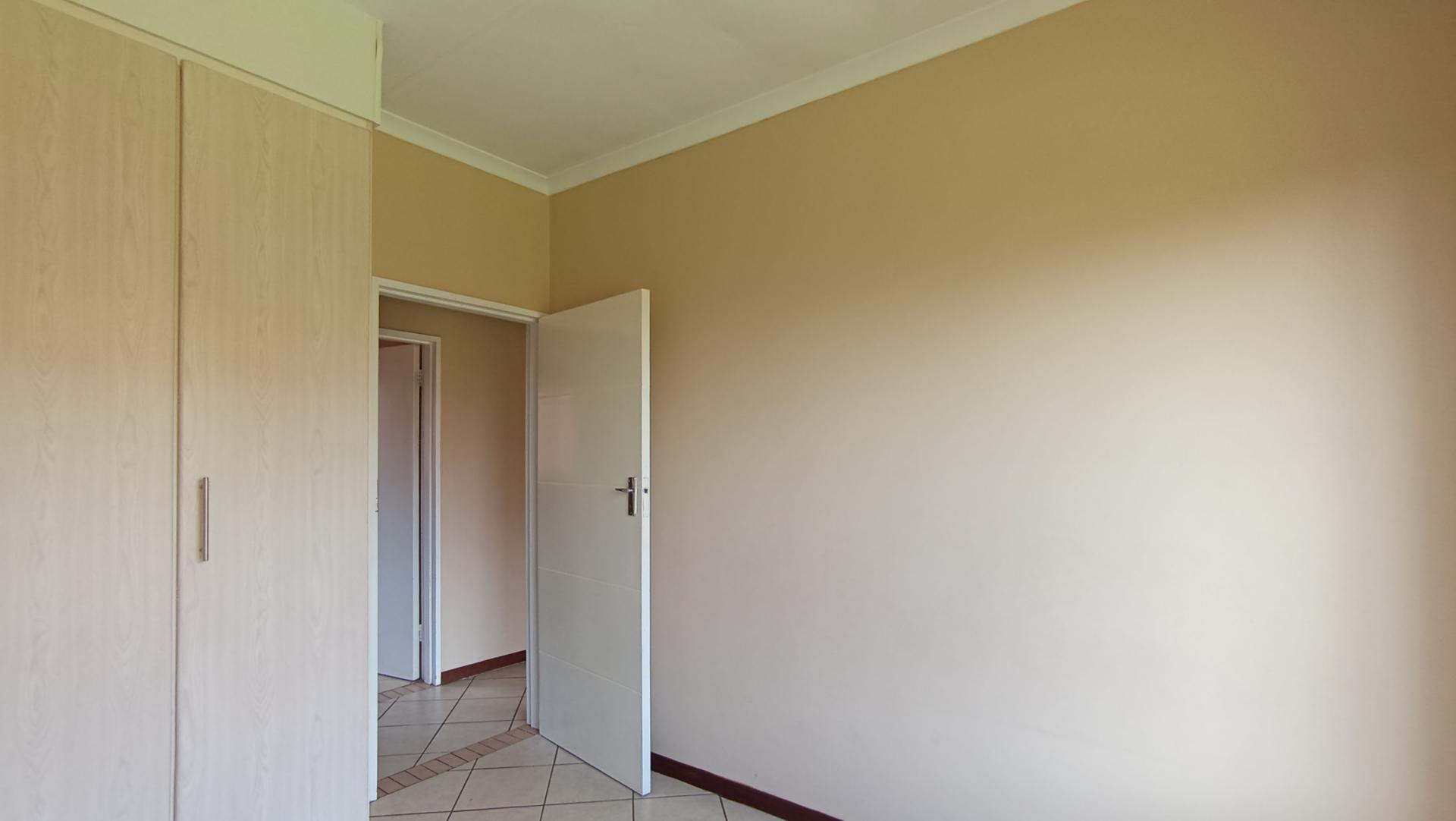 Bed Room 2 - 10 square meters of property in Monavoni