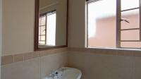 Bathroom 1 - 5 square meters of property in Monavoni