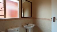 Main Bathroom - 3 square meters of property in Monavoni