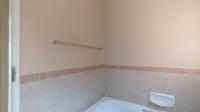 Bathroom 1 - 5 square meters of property in Monavoni