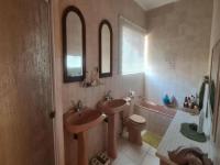 Main Bathroom - 9 square meters of property in Flamwood