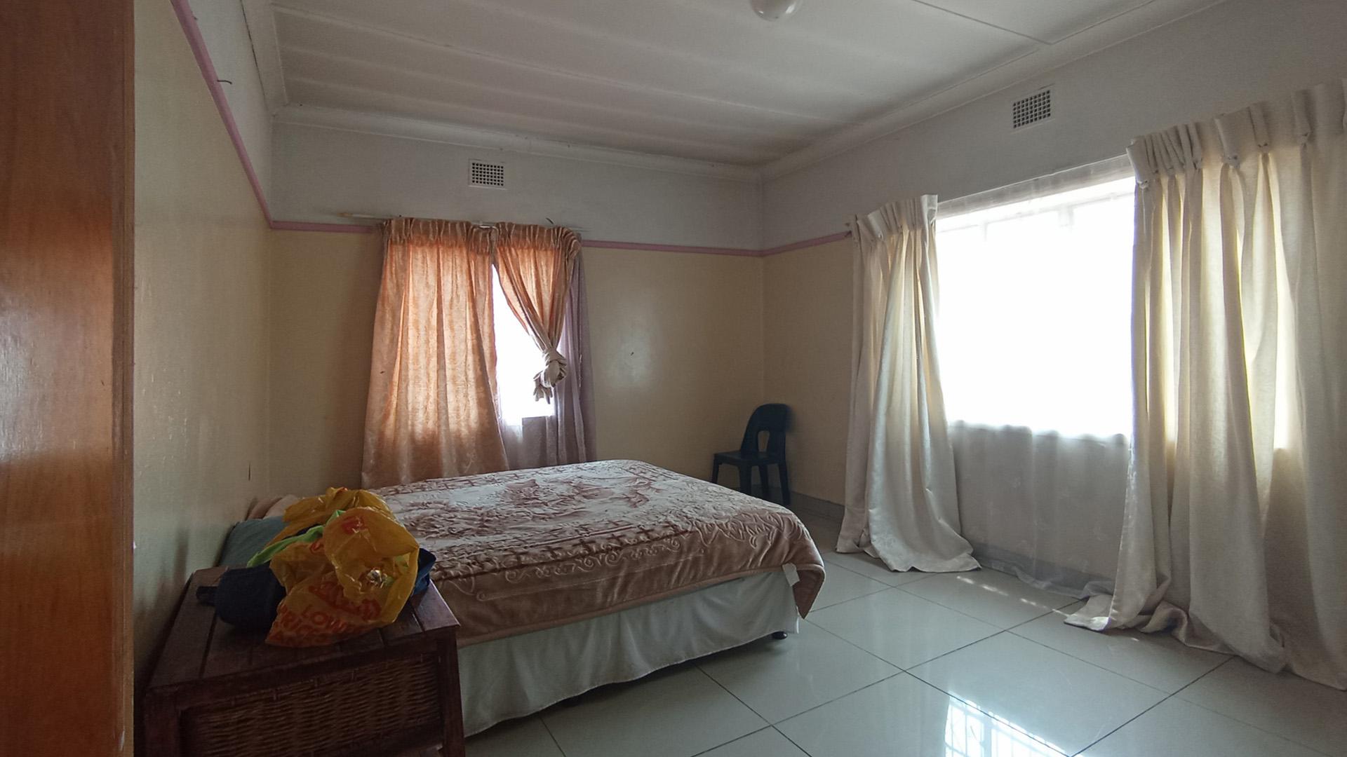 Bed Room 1 - 23 square meters of property in Lindopark