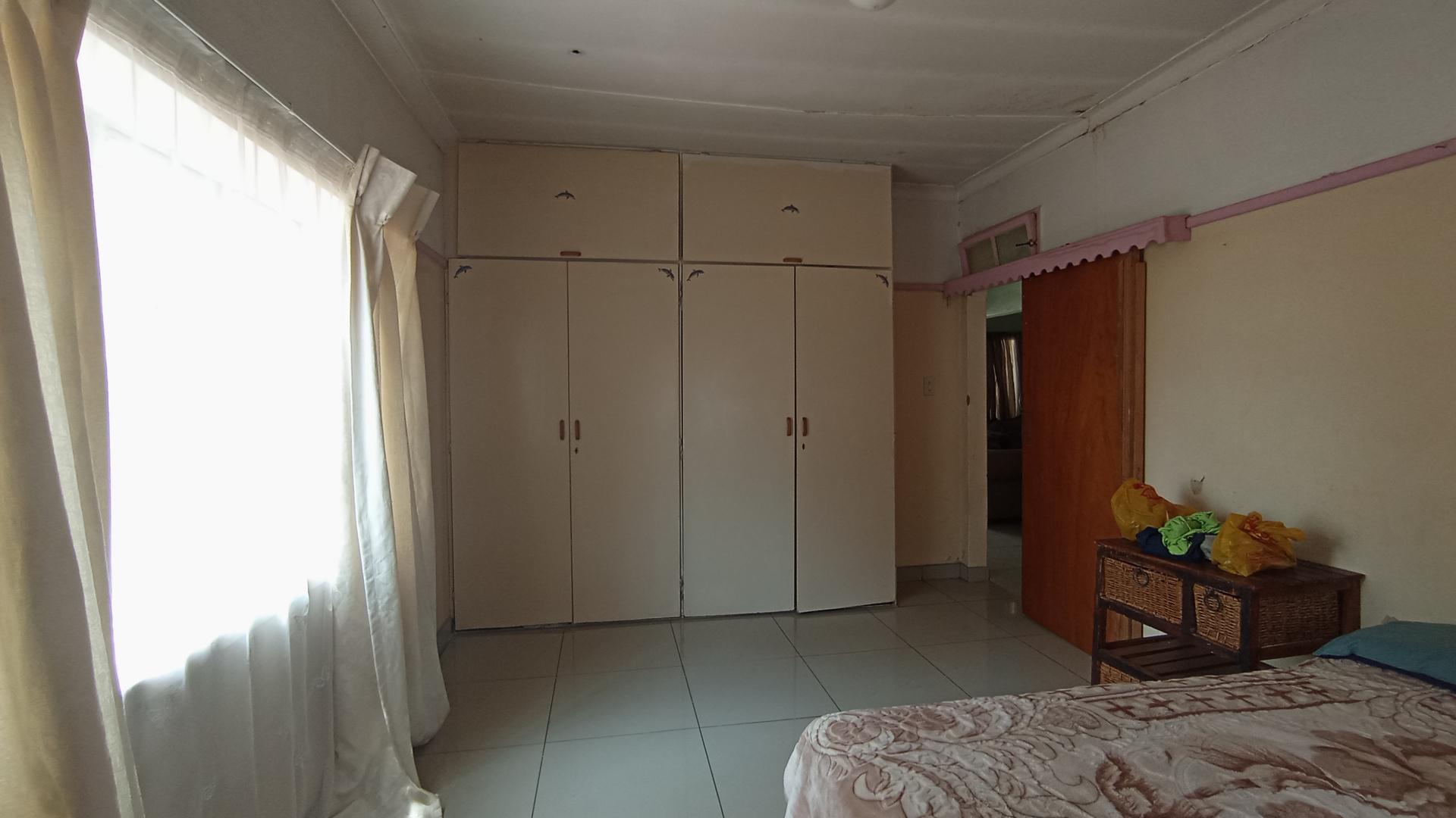 Bed Room 1 - 23 square meters of property in Lindopark