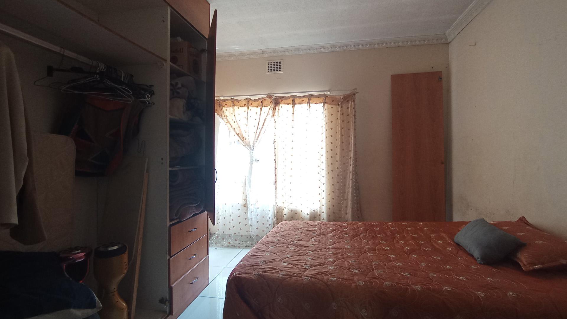 Bed Room 2 - 15 square meters of property in Lindopark