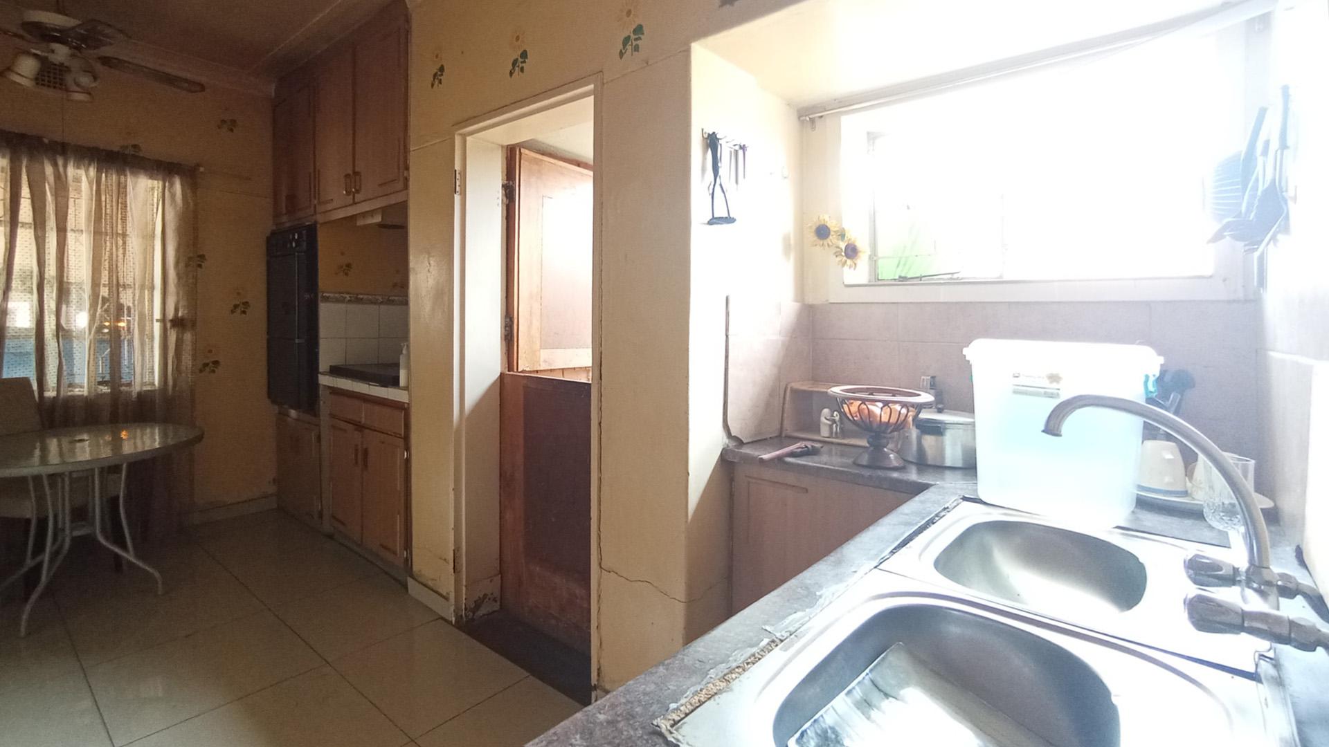 Kitchen - 21 square meters of property in Lindopark
