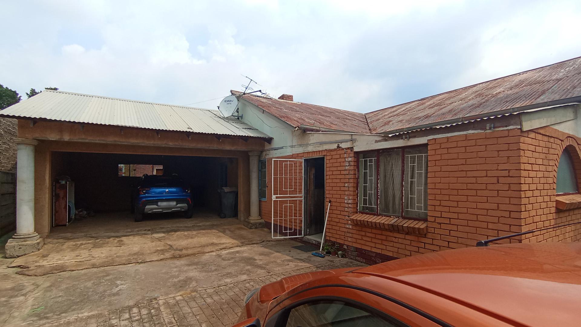 Front View of property in Lindopark