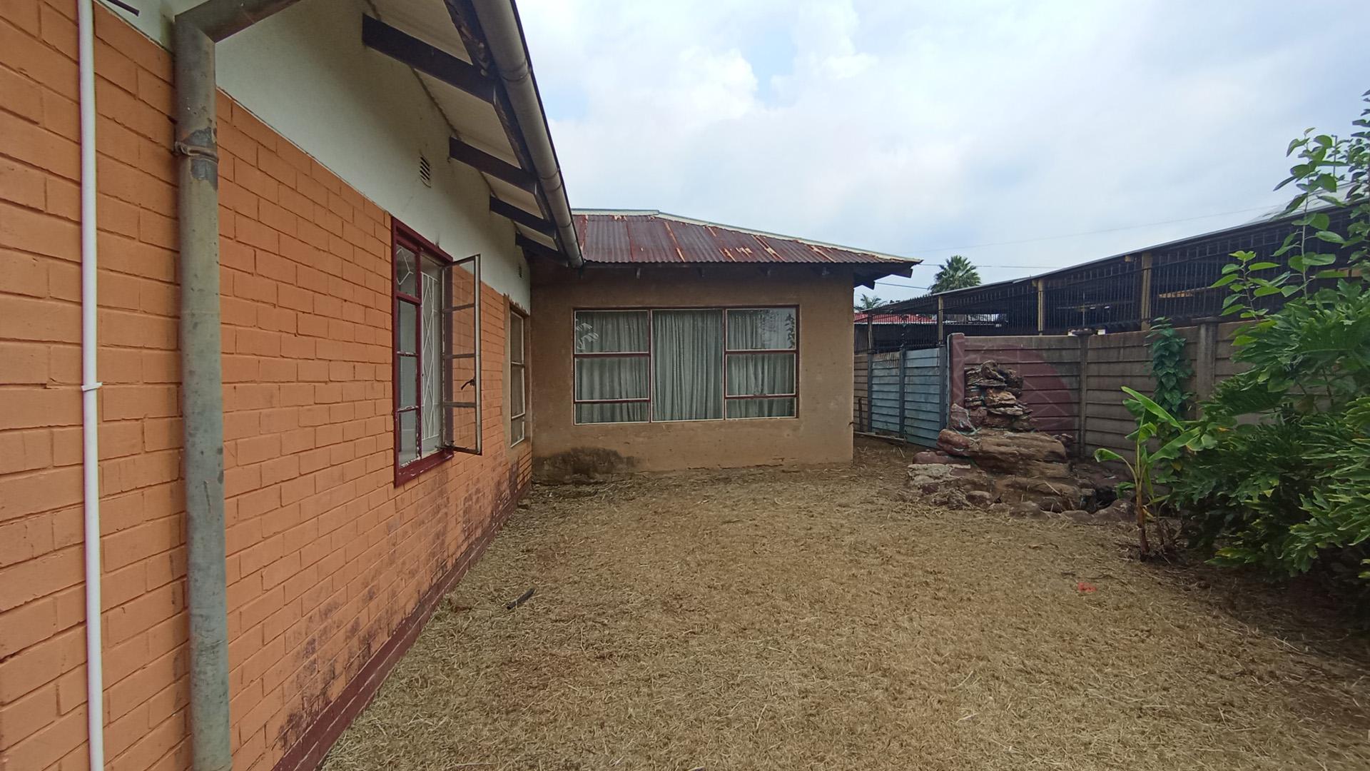 Front View of property in Lindopark