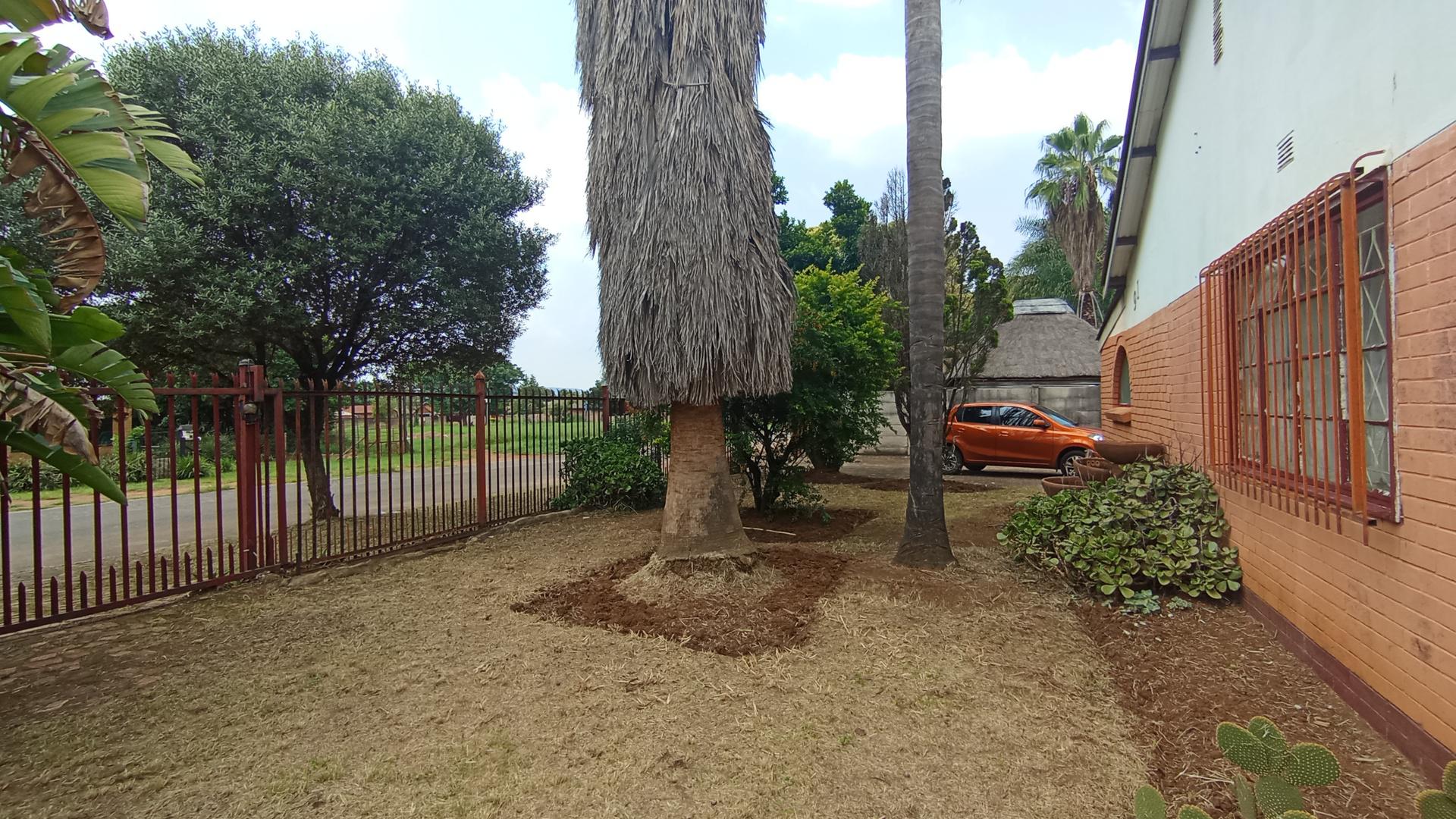 Front View of property in Lindopark