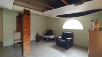 Lounges - 24 square meters of property in Lindopark
