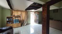 Lounges - 24 square meters of property in Lindopark