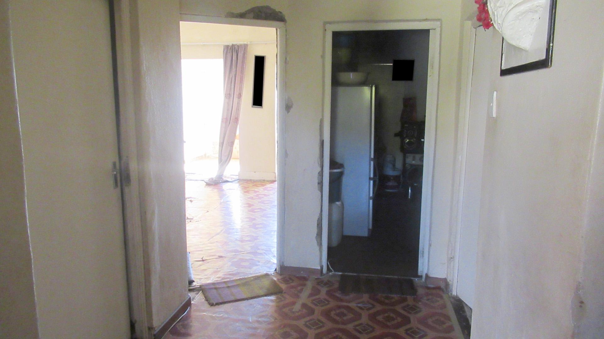 Spaces - 7 square meters of property in Yeoville