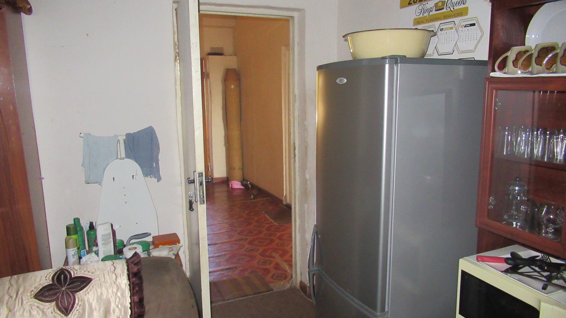 Bed Room 1 - 15 square meters of property in Yeoville