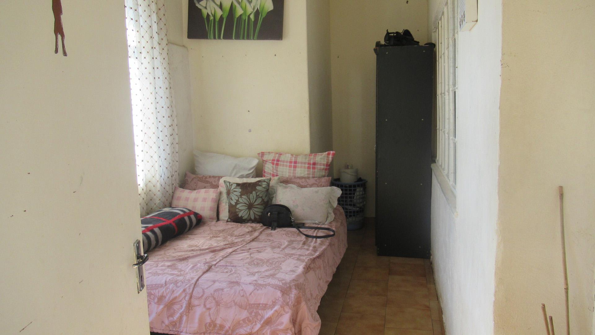 Rooms - 21 square meters of property in Yeoville