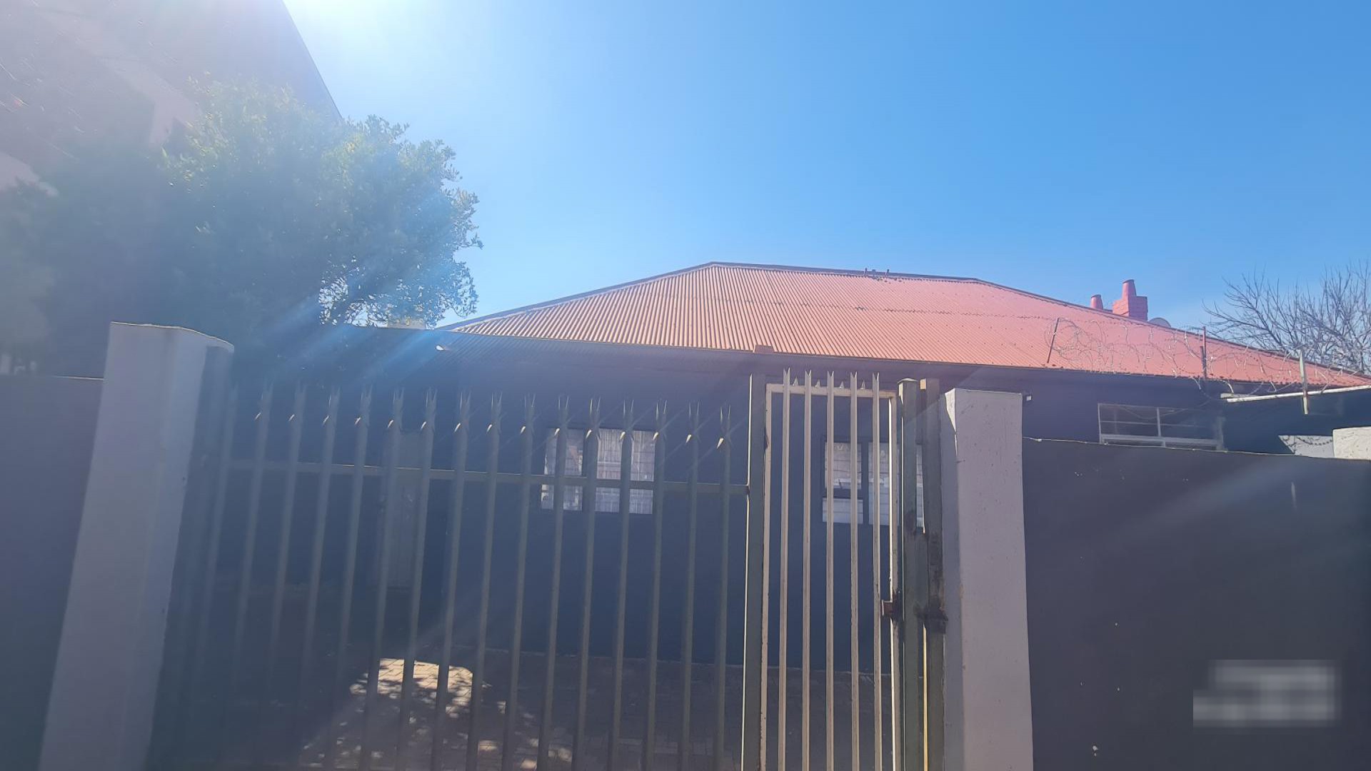 Front View of property in Primrose