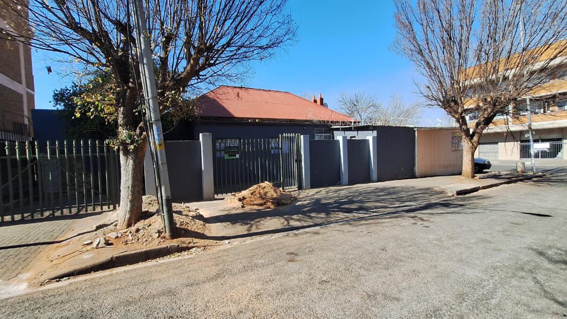 Front View of property in Primrose