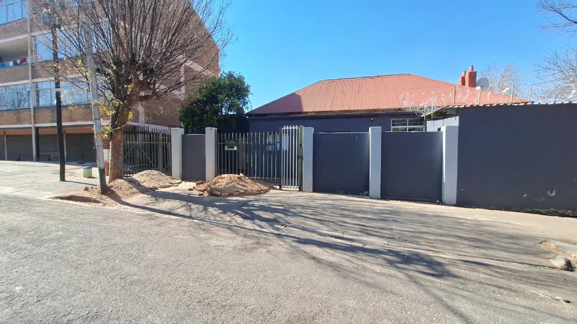 Front View of property in Primrose