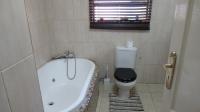 Bathroom 1 - 7 square meters of property in Dalpark