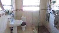 Main Bathroom - 6 square meters of property in Dalpark