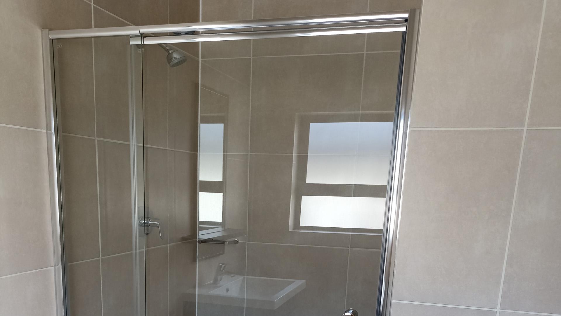 Bathroom 1 - 5 square meters of property in Greenstone Hill