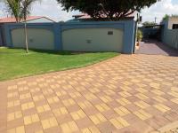 3 Bedroom 1 Bathroom House for Sale for sale in Protea Glen