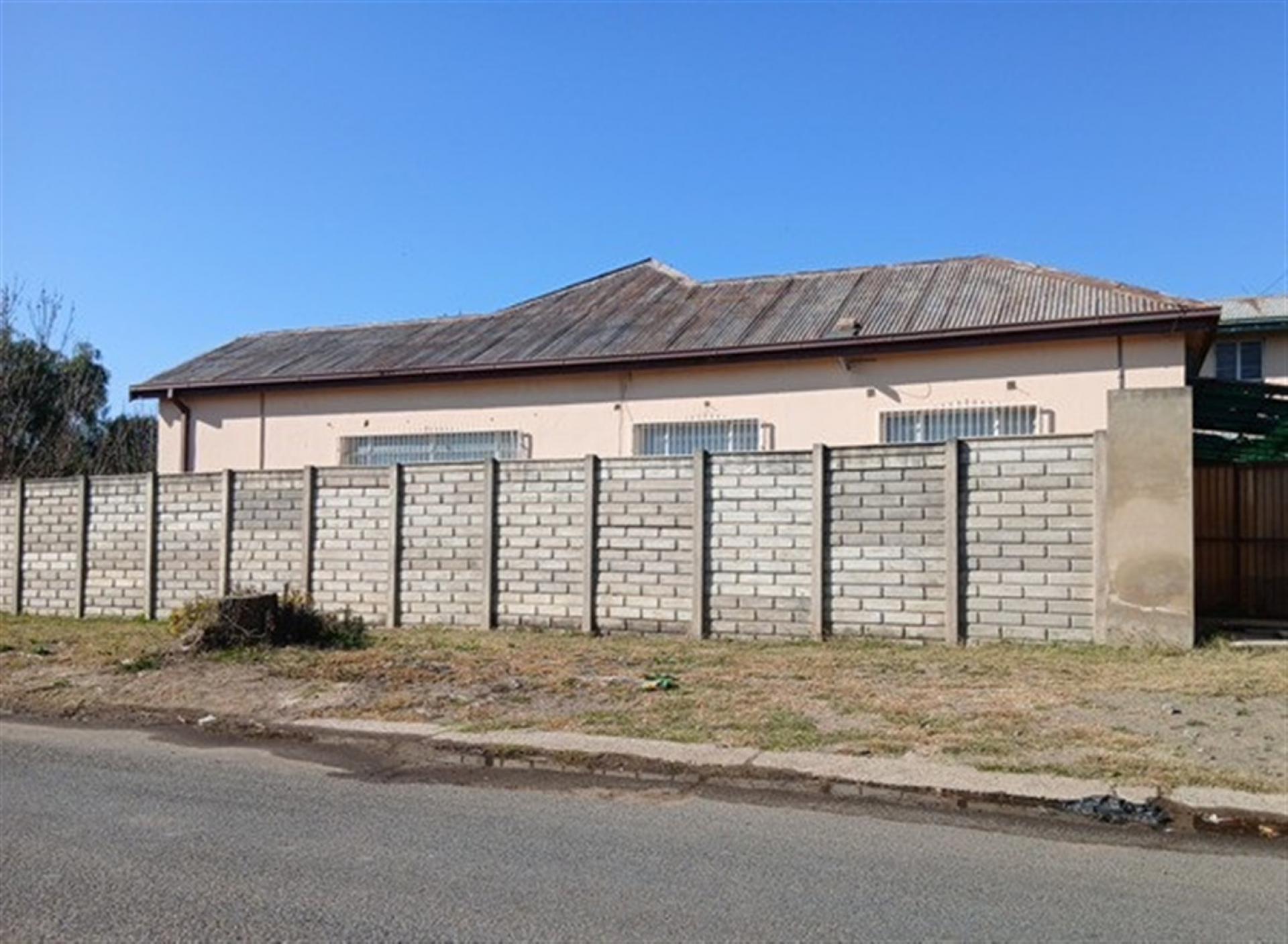 Front View of property in Heilbron