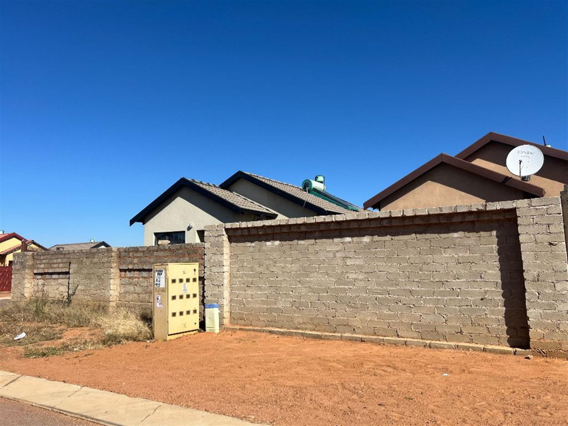 Front View of property in Soshanguve