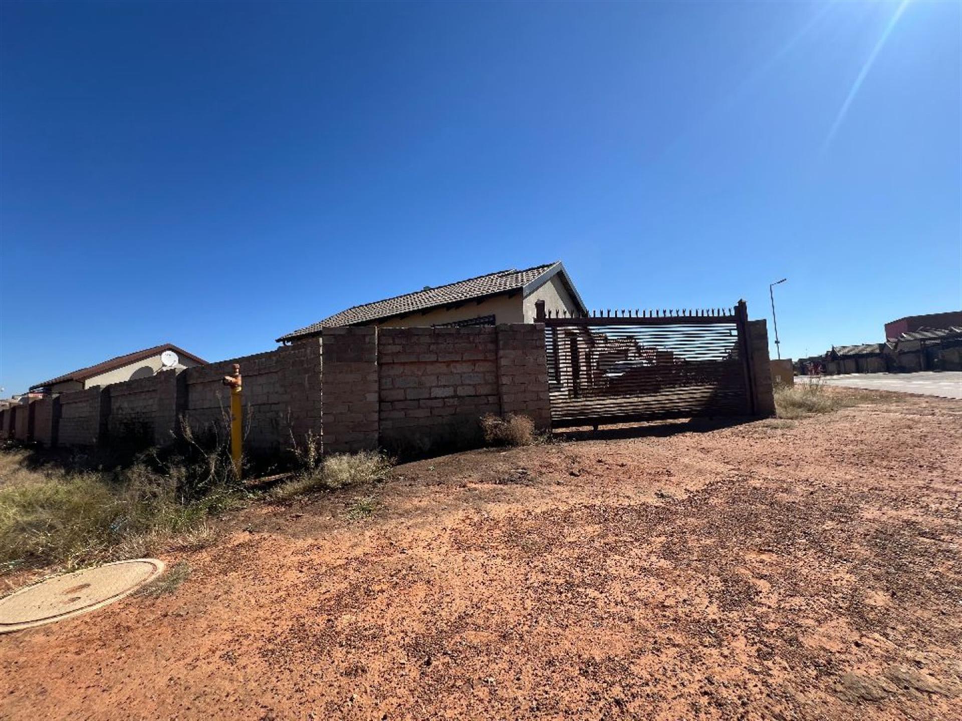 Front View of property in Soshanguve