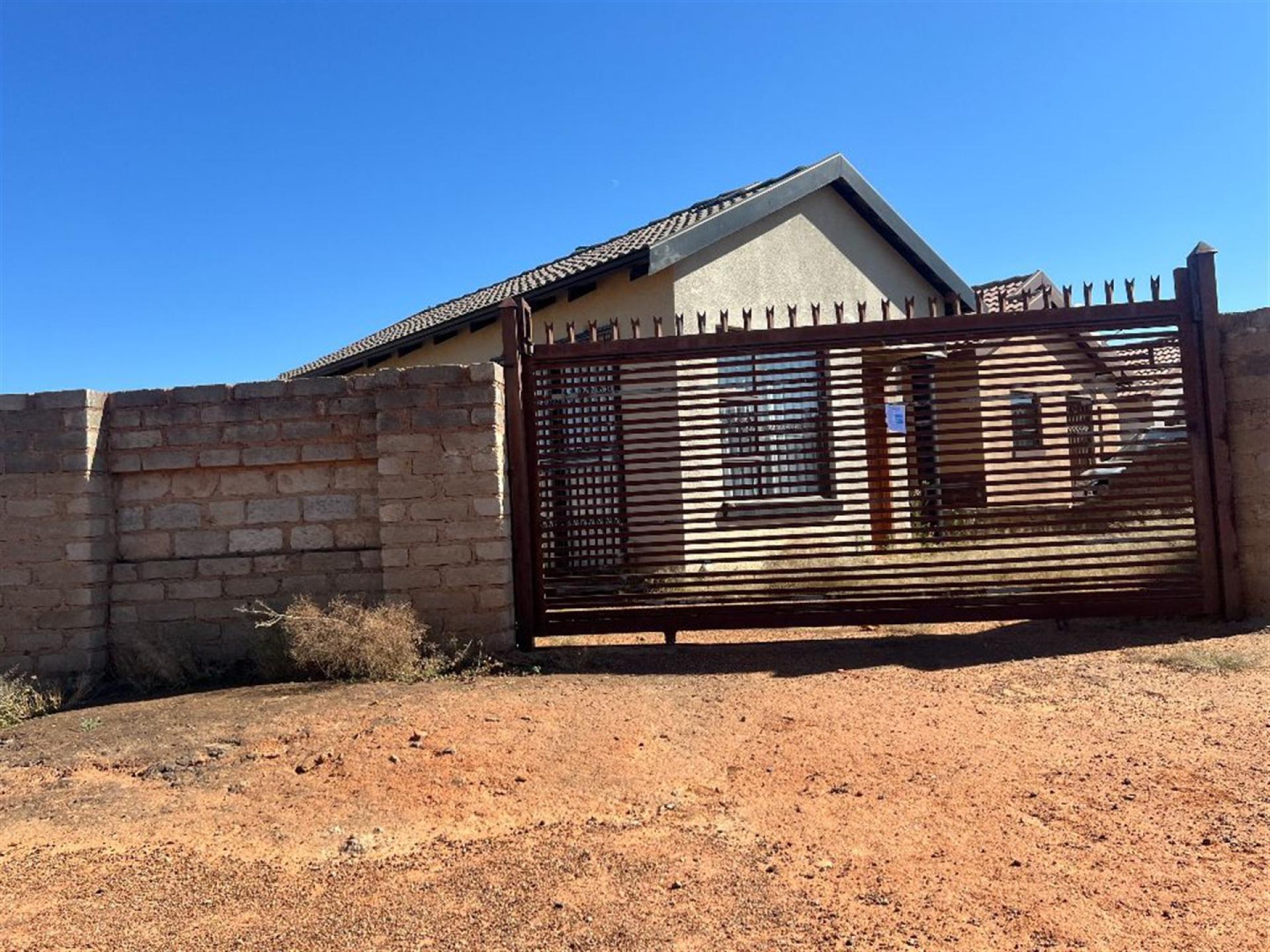 Front View of property in Soshanguve