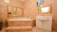 Bathroom 1 - 9 square meters of property in Robertson