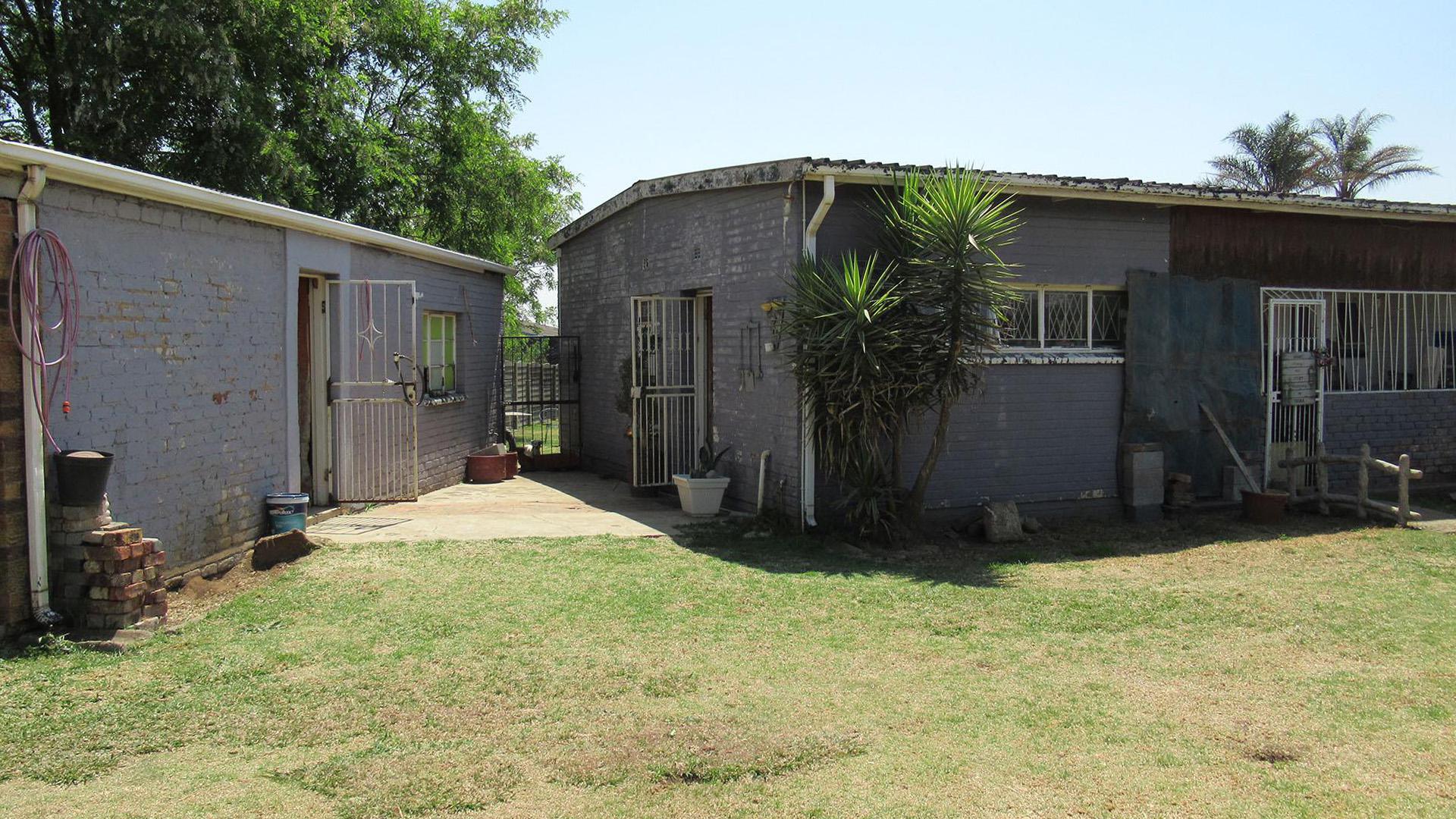 Front View of property in Brenthurst