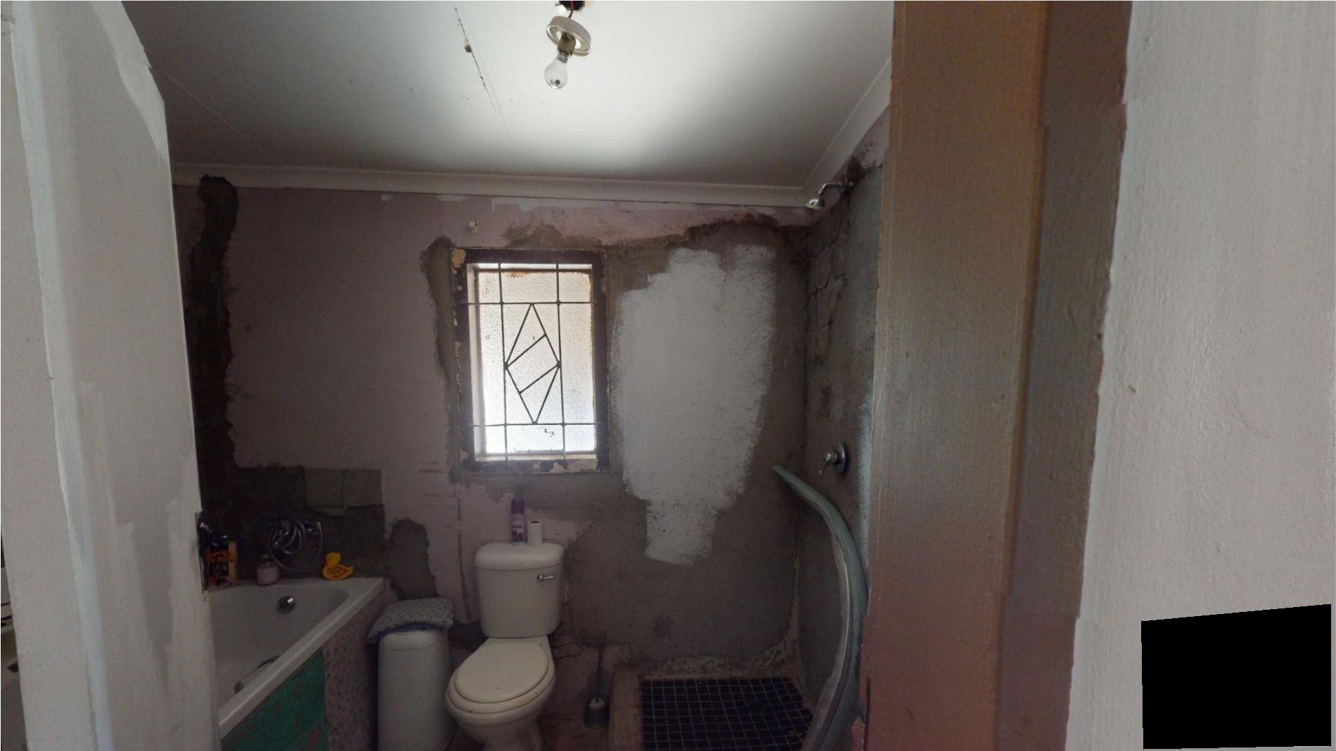 Bathroom 1 of property in Upington