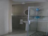 Bathroom 1 of property in Arboretum