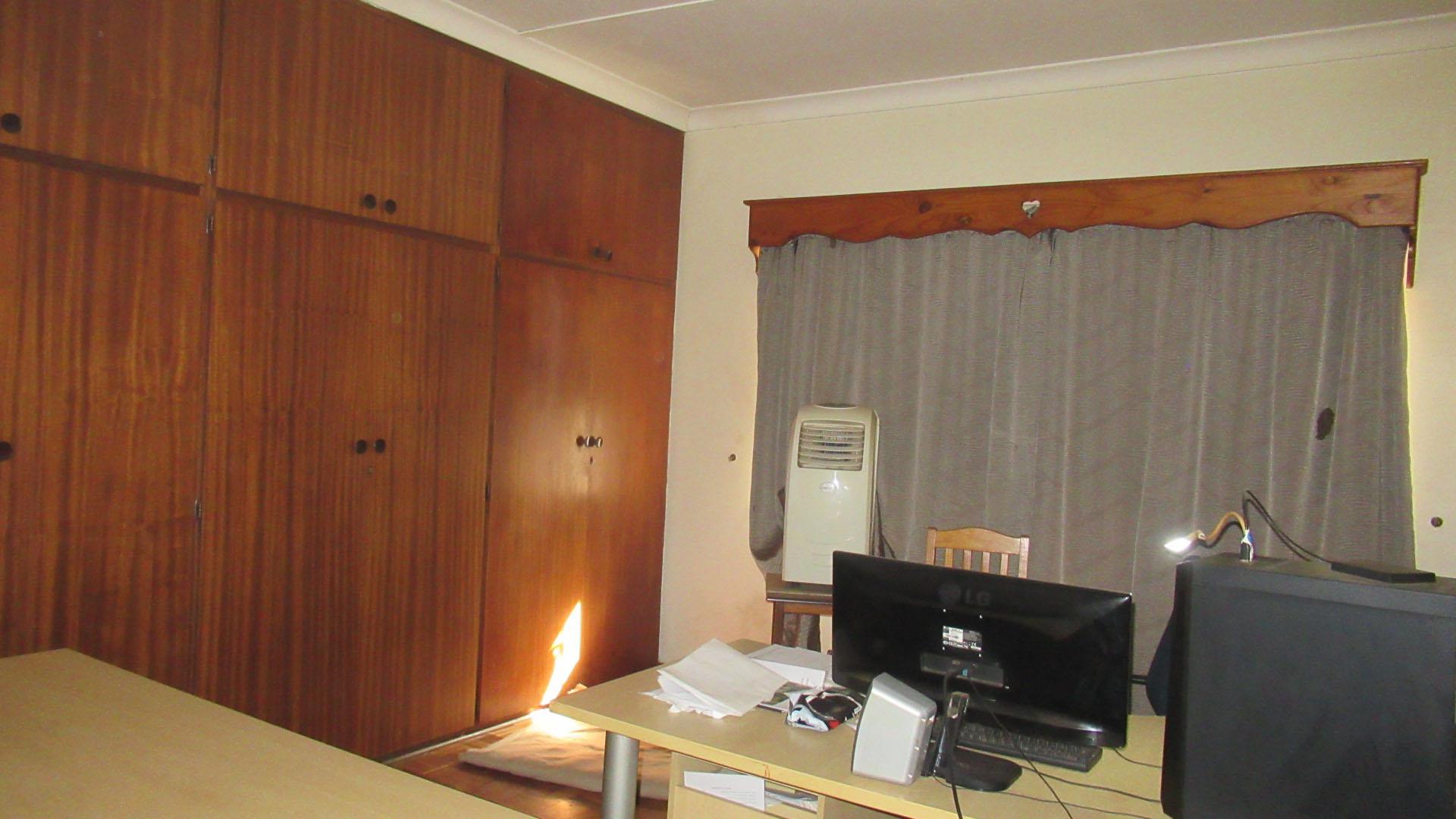 Rooms - 28 square meters of property in Clubview