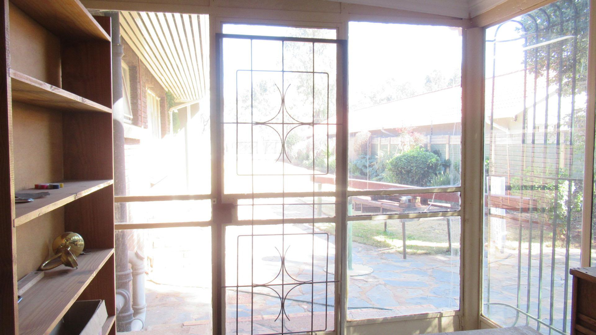 Patio - 63 square meters of property in Clubview