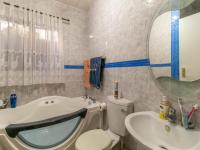 Bathroom 1 - 6 square meters of property in Glenvista