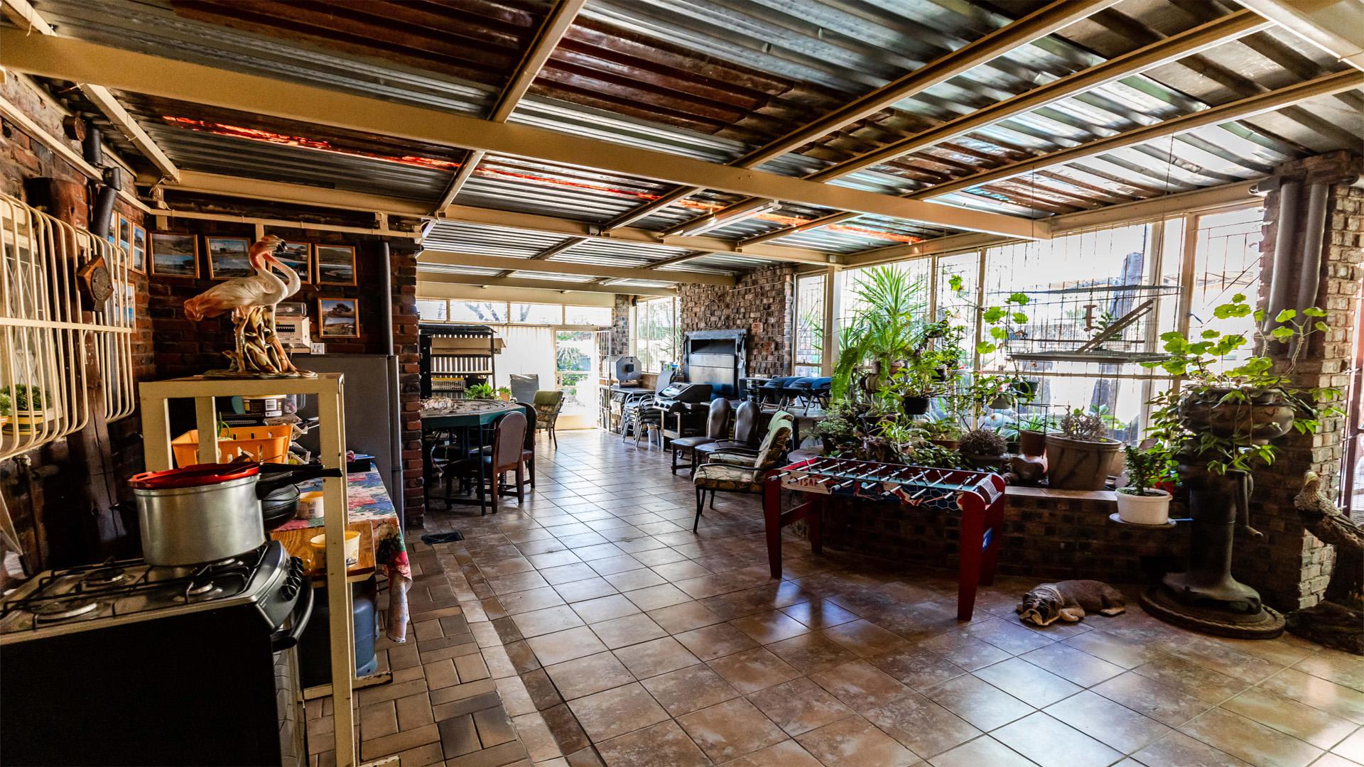 Patio - 142 square meters of property in Fichardt Park