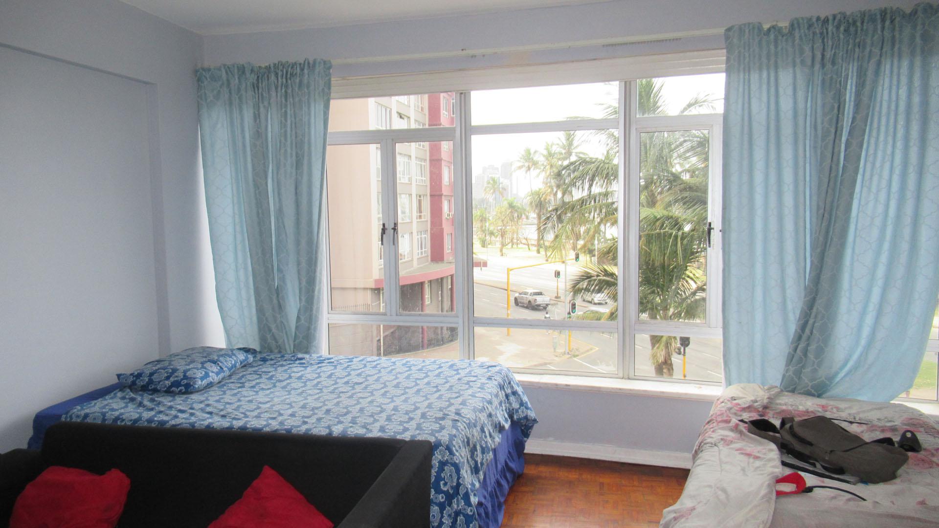 Lounges - 34 square meters of property in Durban Central