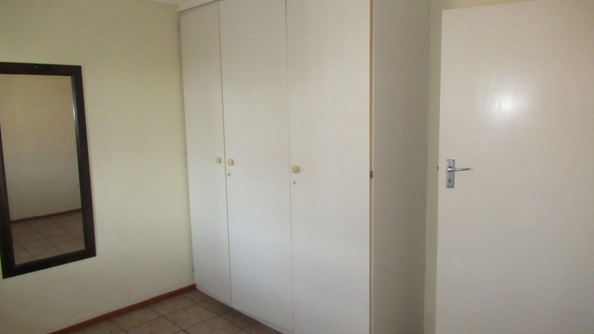Bed Room 1 - 13 square meters of property in Northcliff