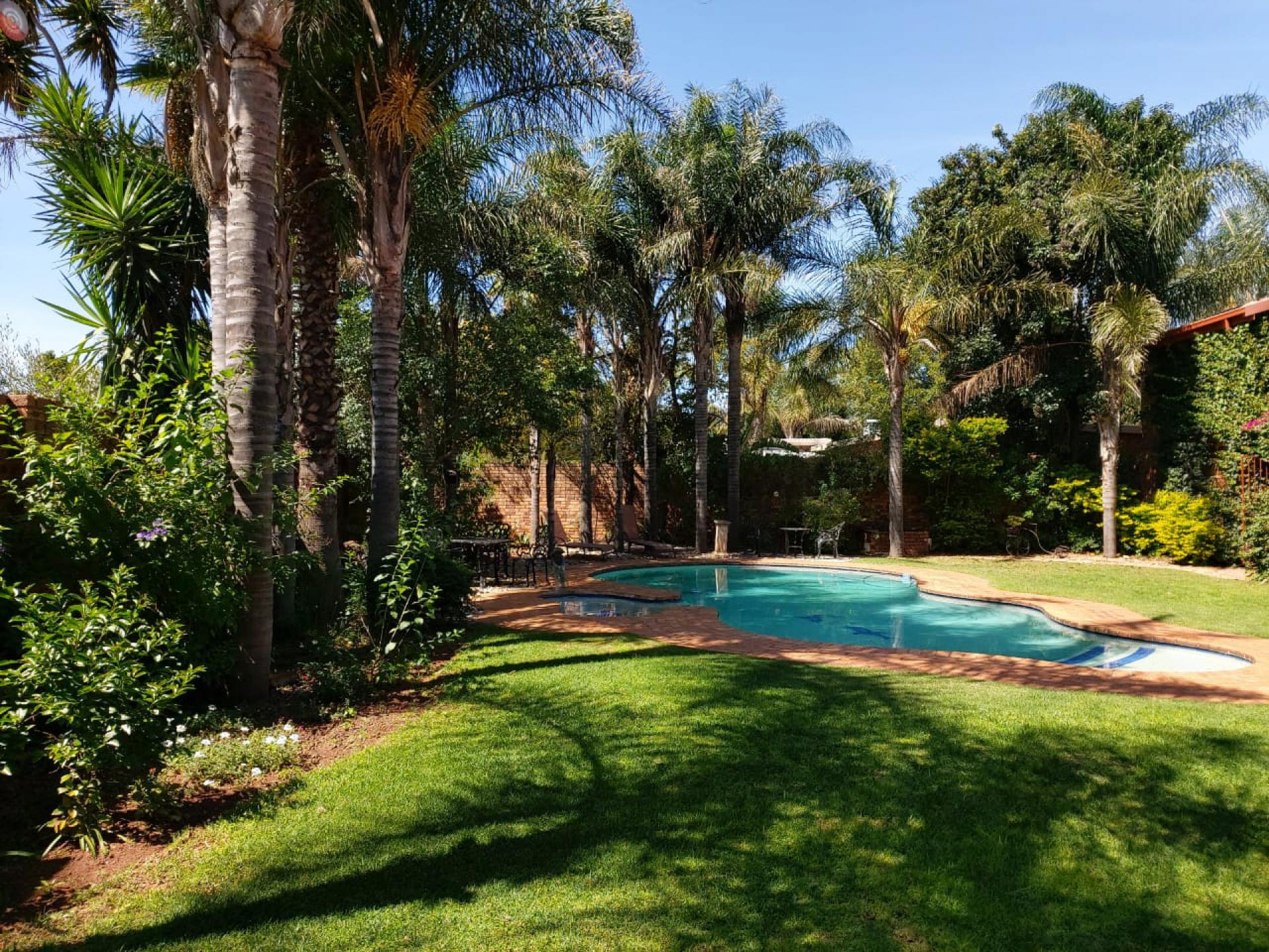 4 Bedroom House for Sale For Sale in Lakefield MR520762