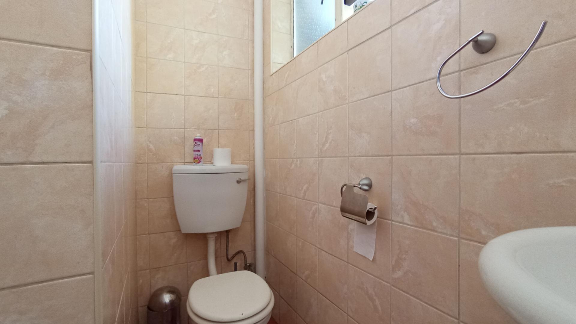 Bathroom 1 - 6 square meters of property in Ontdekkerspark