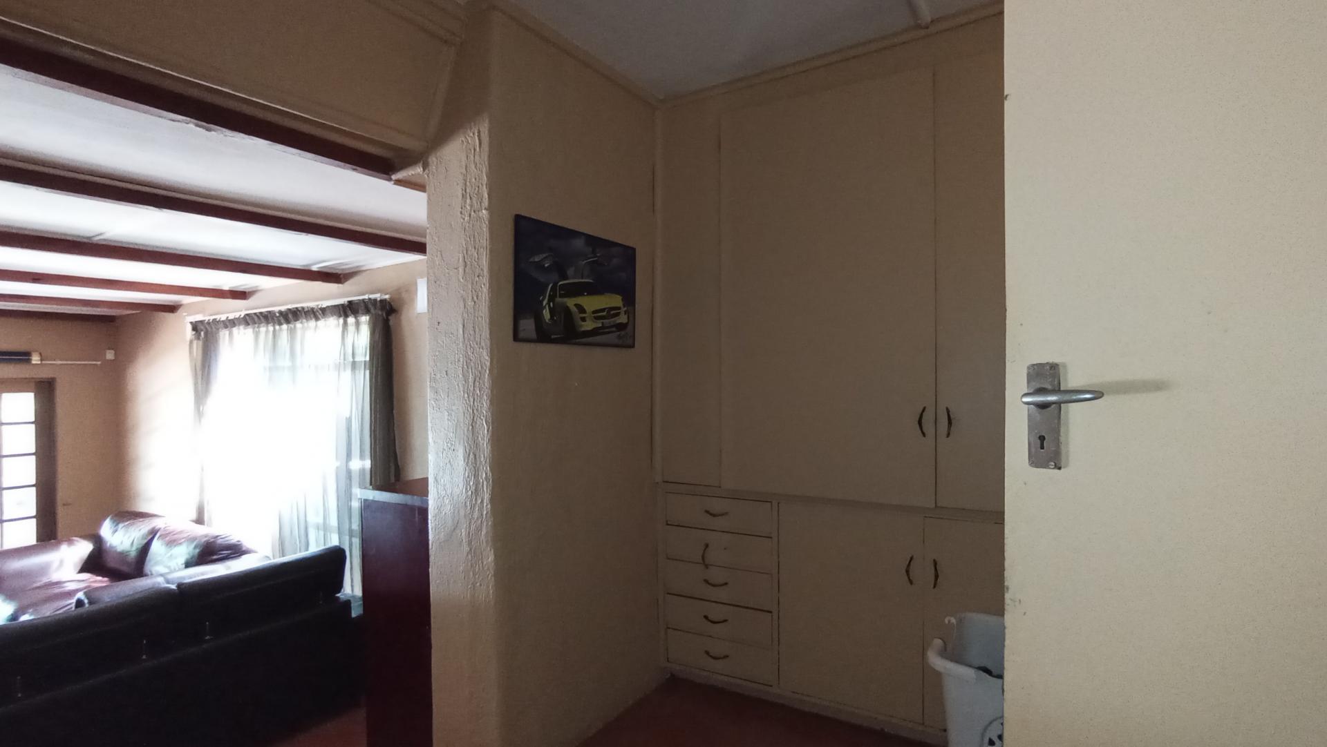 Spaces - 97 square meters of property in Ontdekkerspark