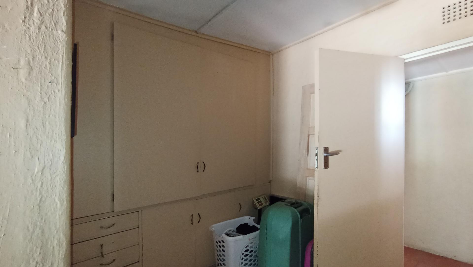 Spaces - 97 square meters of property in Ontdekkerspark