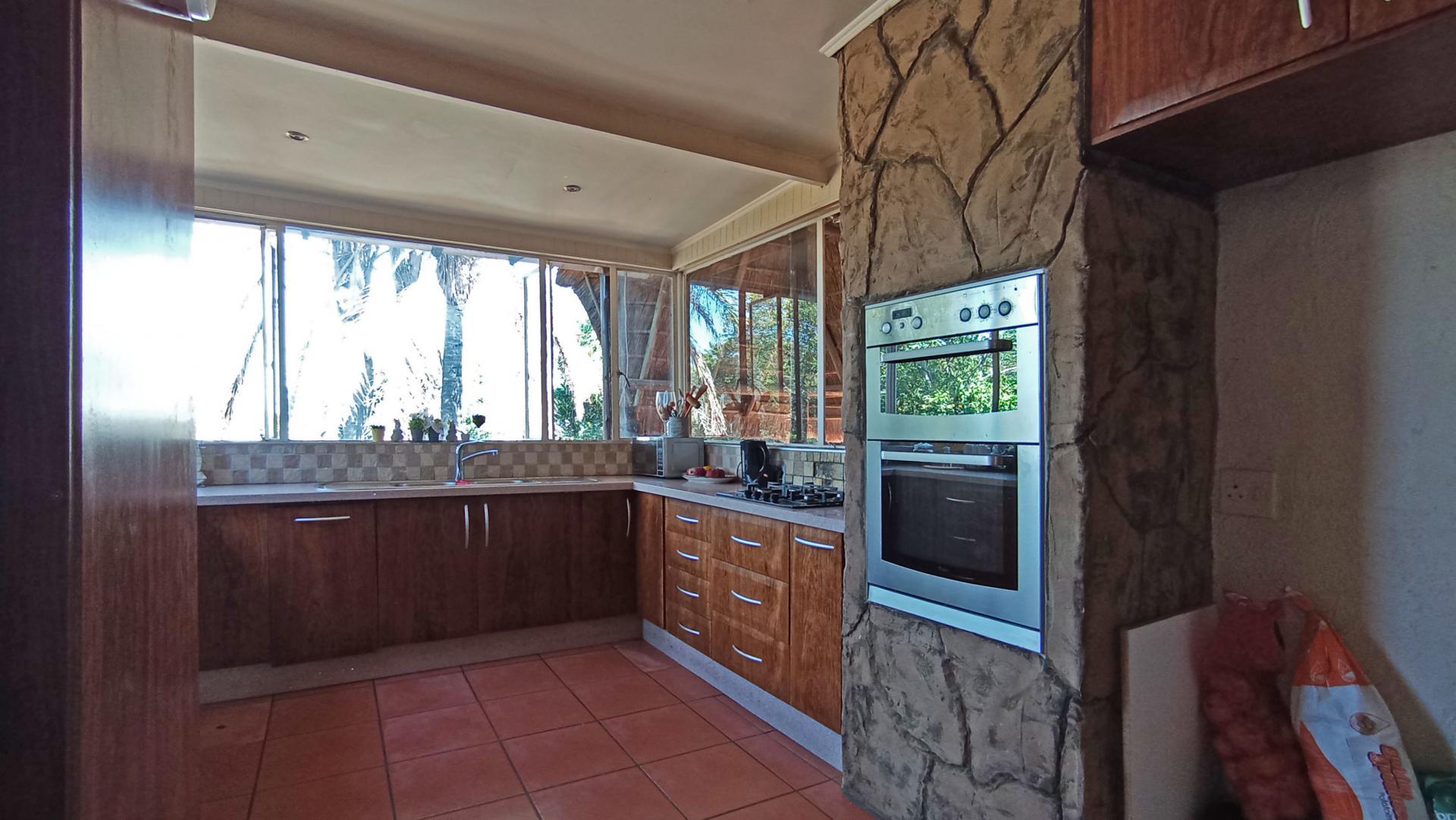 Kitchen - 15 square meters of property in Ontdekkerspark