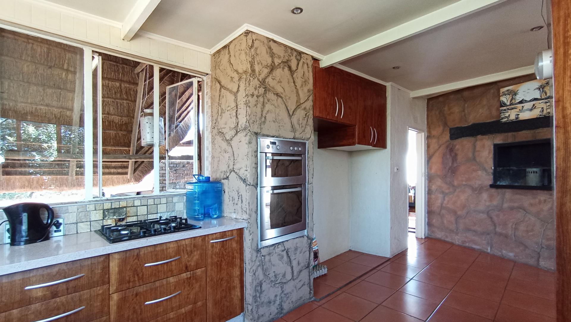 Kitchen - 15 square meters of property in Ontdekkerspark