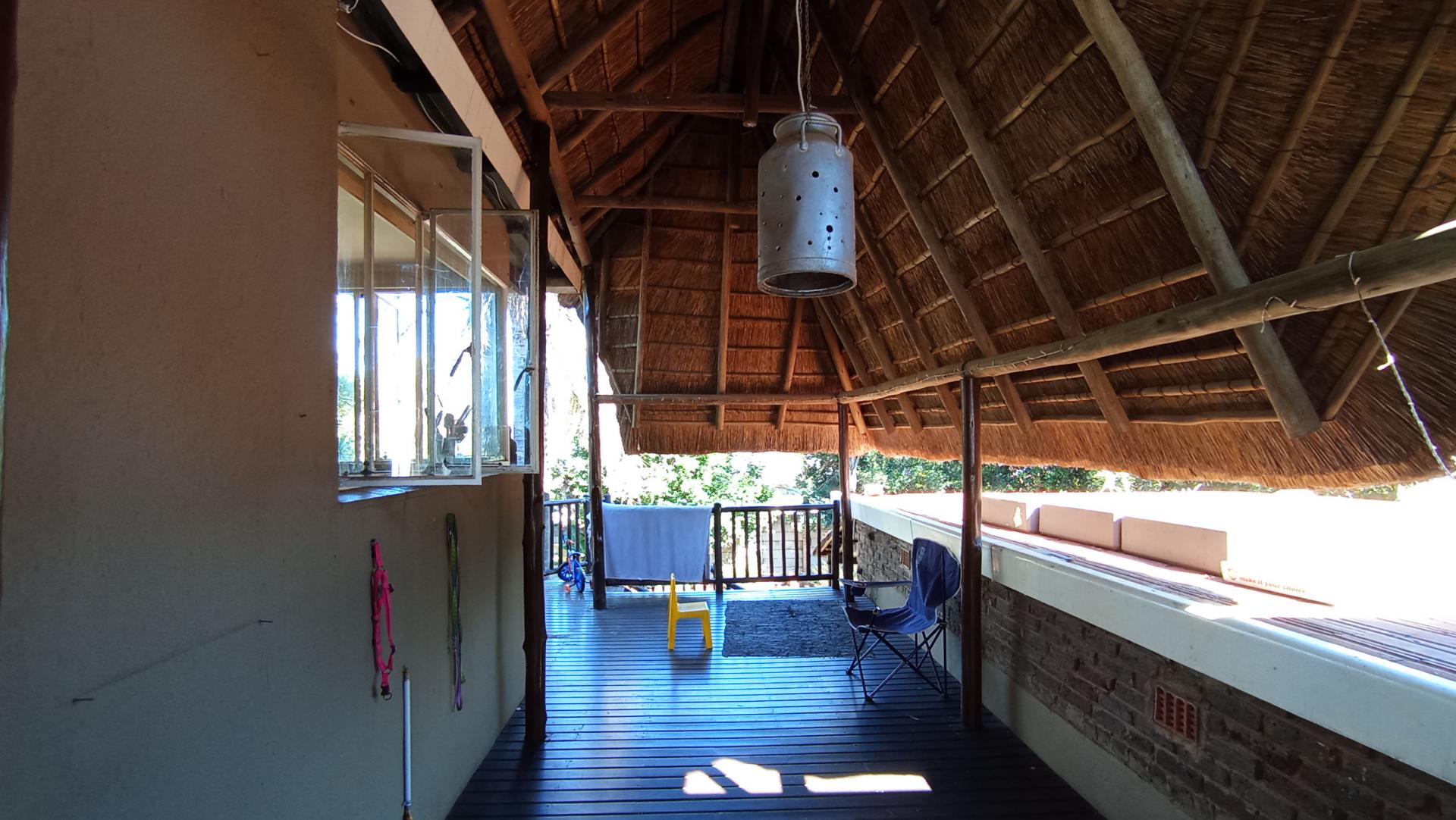 Patio - 42 square meters of property in Ontdekkerspark