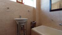 Bathroom 1 - 6 square meters of property in Ontdekkerspark