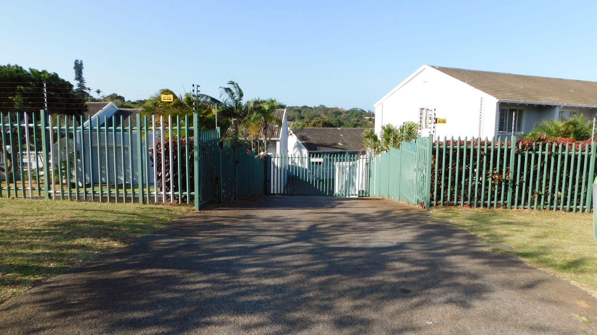 Front View of property in La Lucia