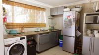 Kitchen - 11 square meters of property in La Lucia