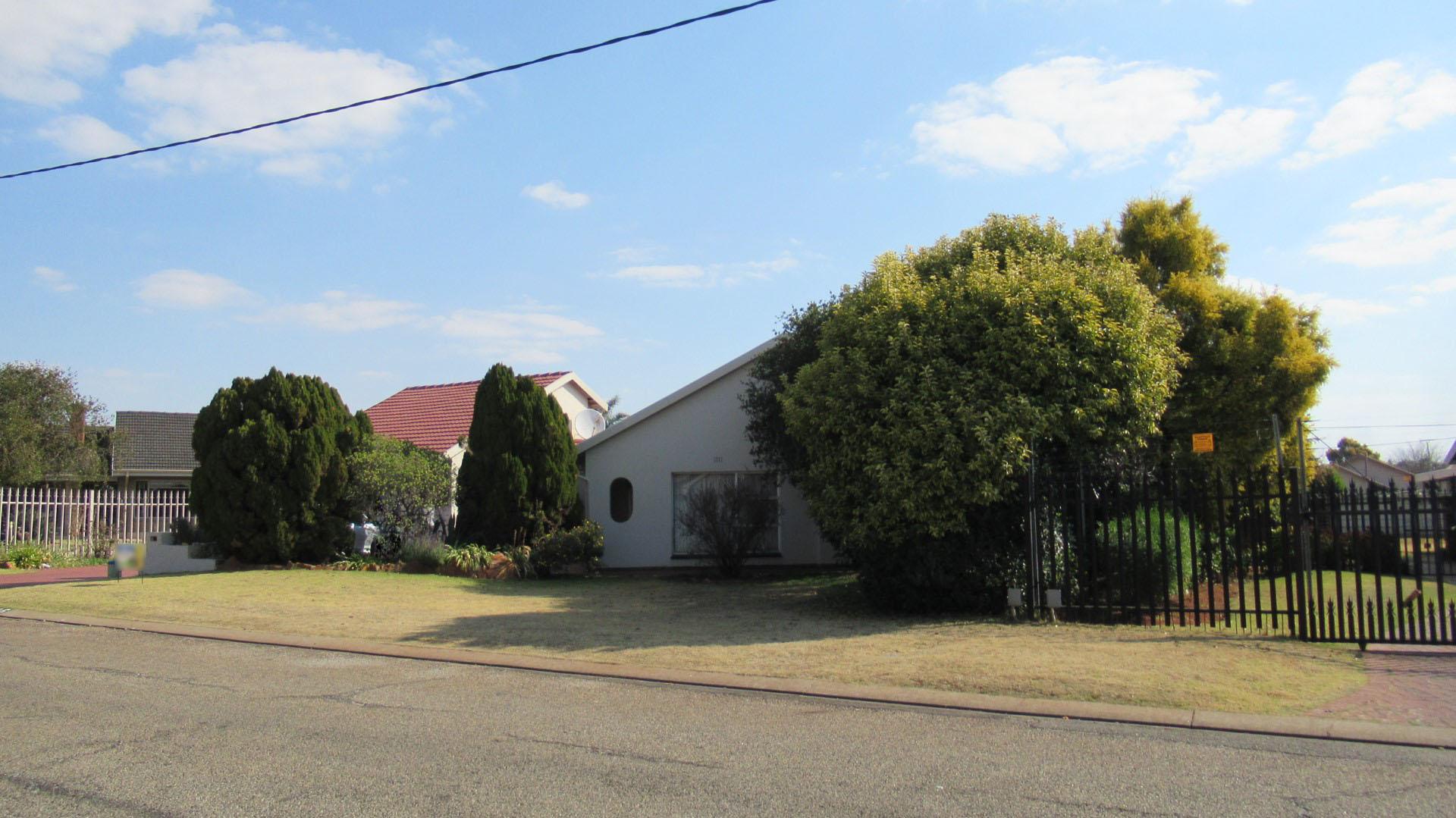 Front View of property in Edelweiss