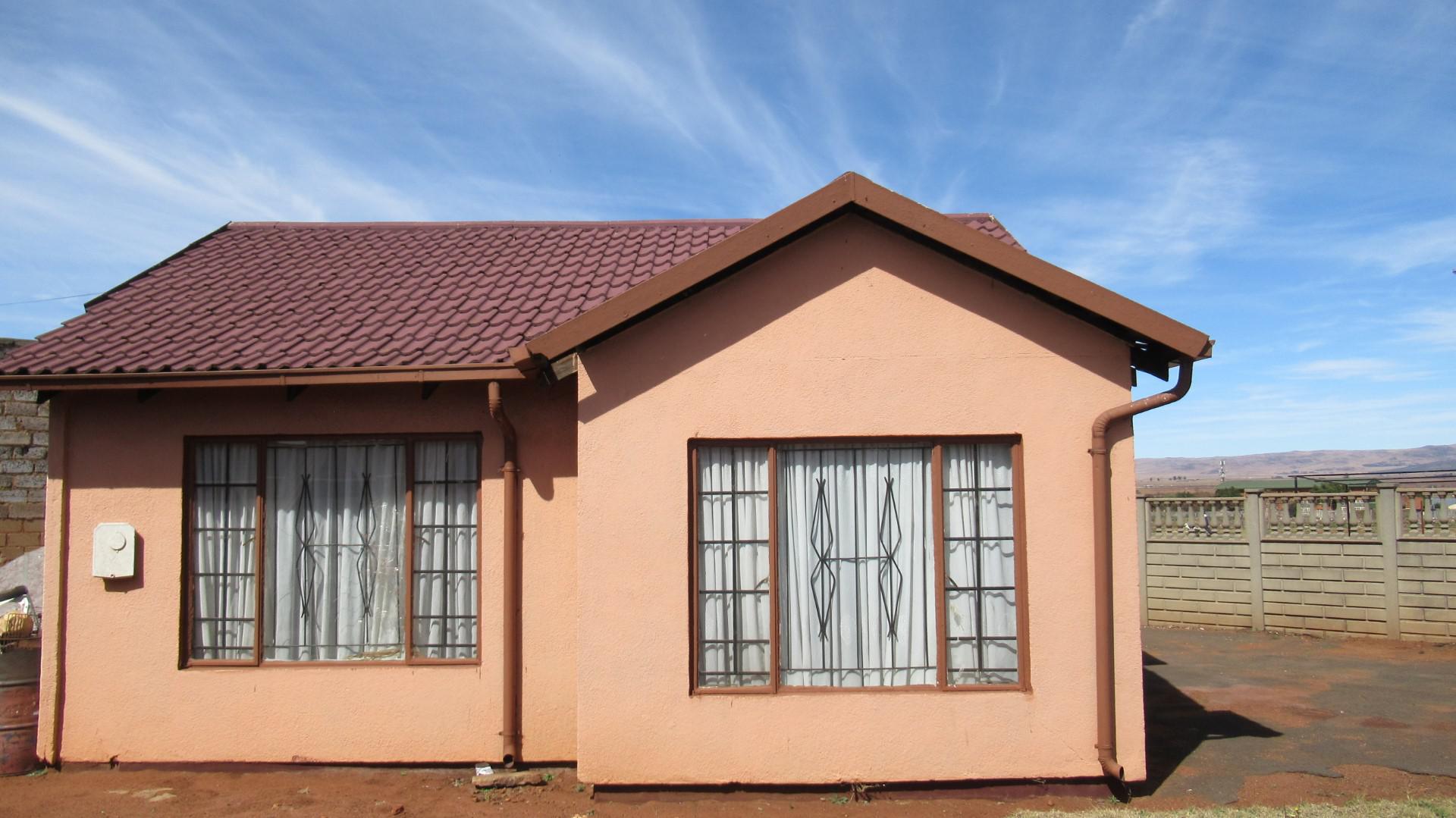 Front View of property in Vosloorus